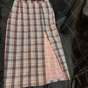 Split thigh long plaid zip skirt